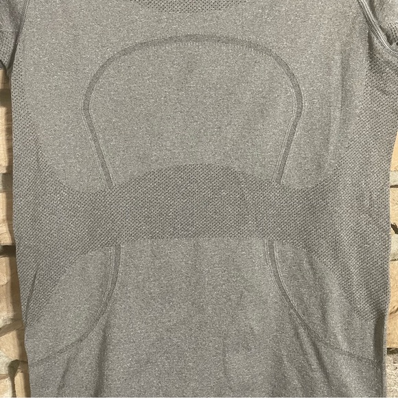 Lululemon Swiftly Tech Short-Sleeve Shirt Hip length Women’s Sz 8 Heather Gray - Picture 3 of 8